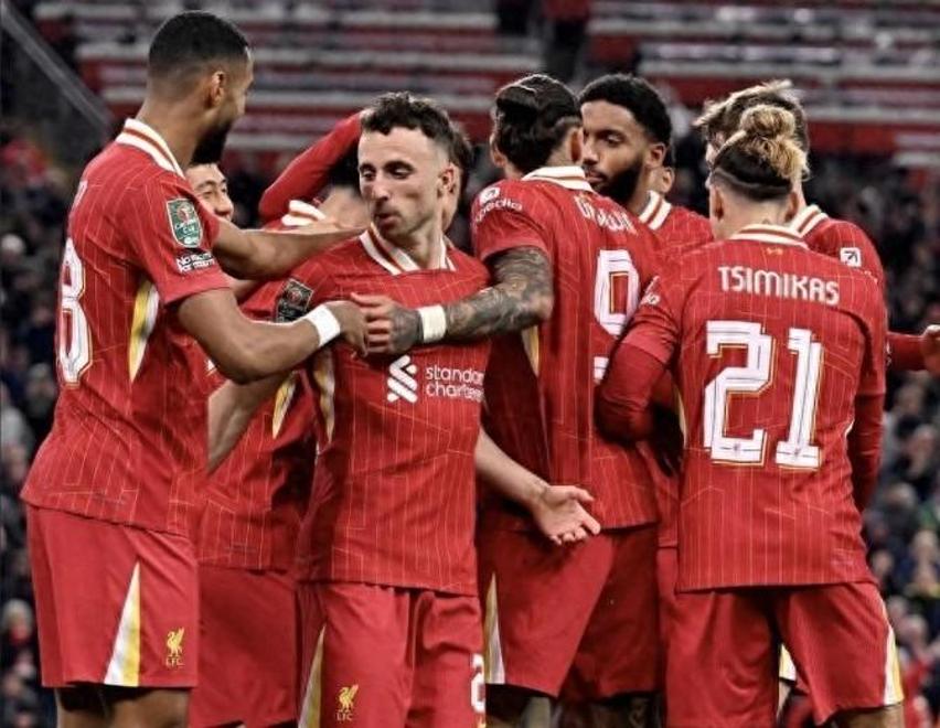 包含利物浦主场大捷，球员赛后激动庆祝胜利，还有主要.的词条