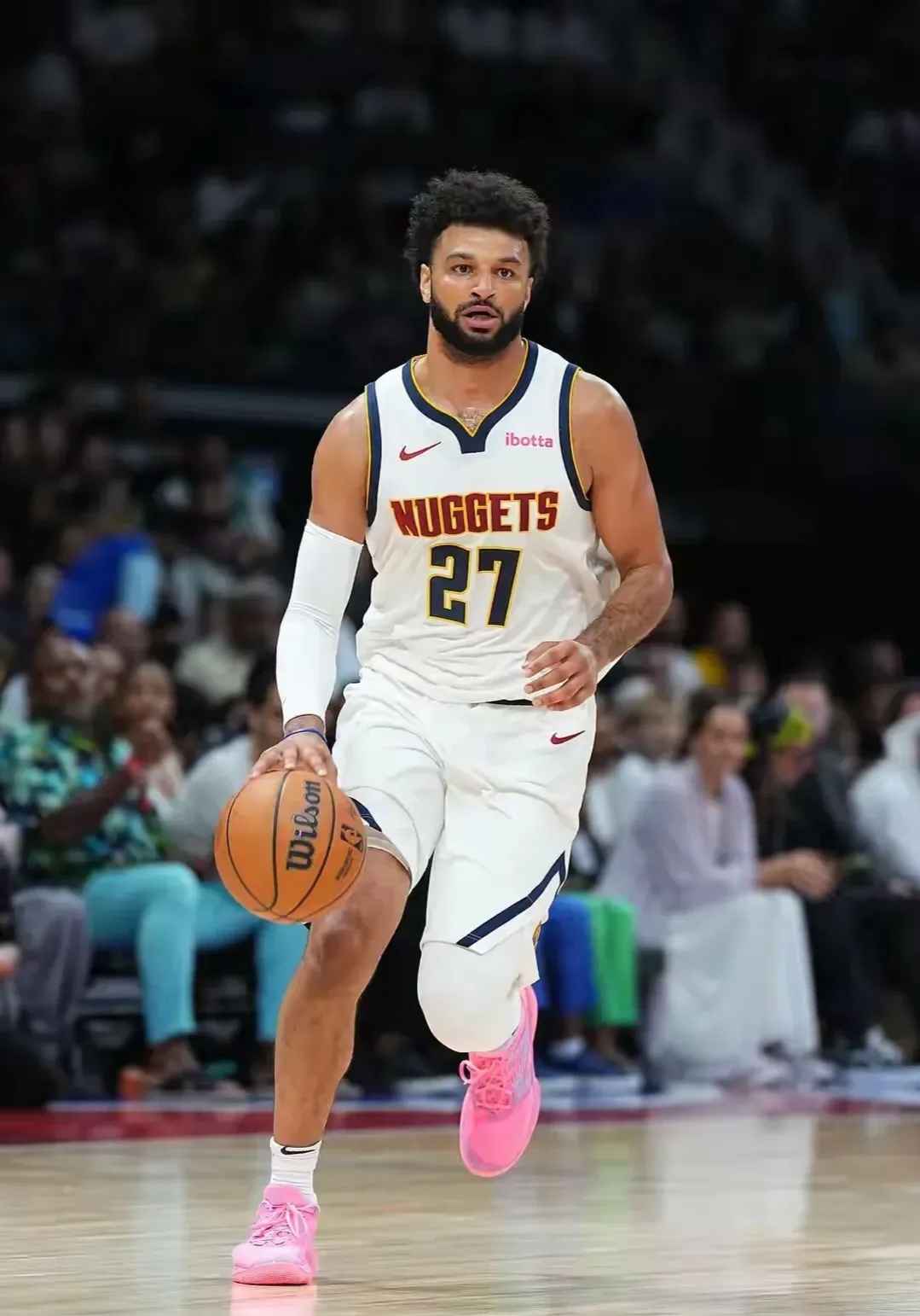 穆雷重返赛场，险胜首场状态出色，巴塞罗那观众沸腾！